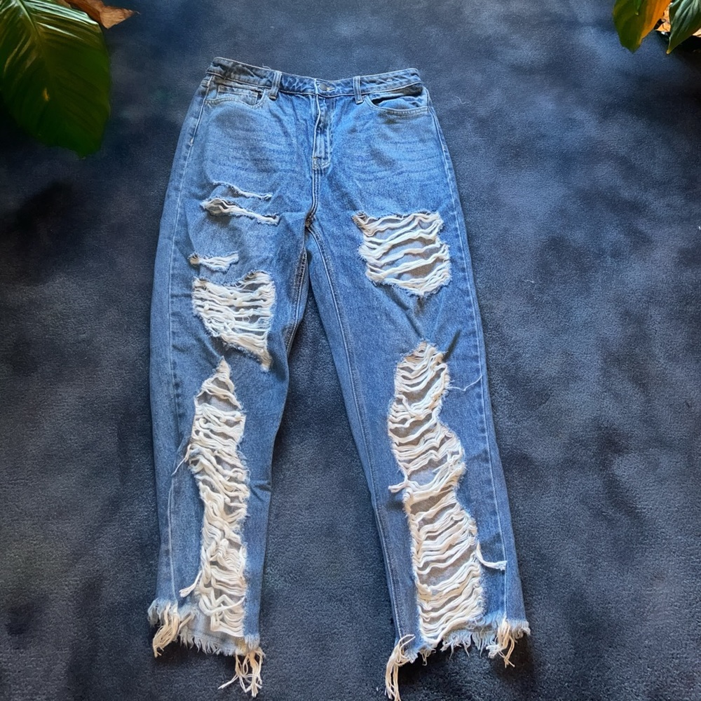 Distressed boyfriend jeans